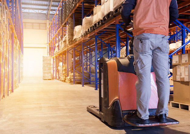 Raktári logisztika és raklapos folyosók